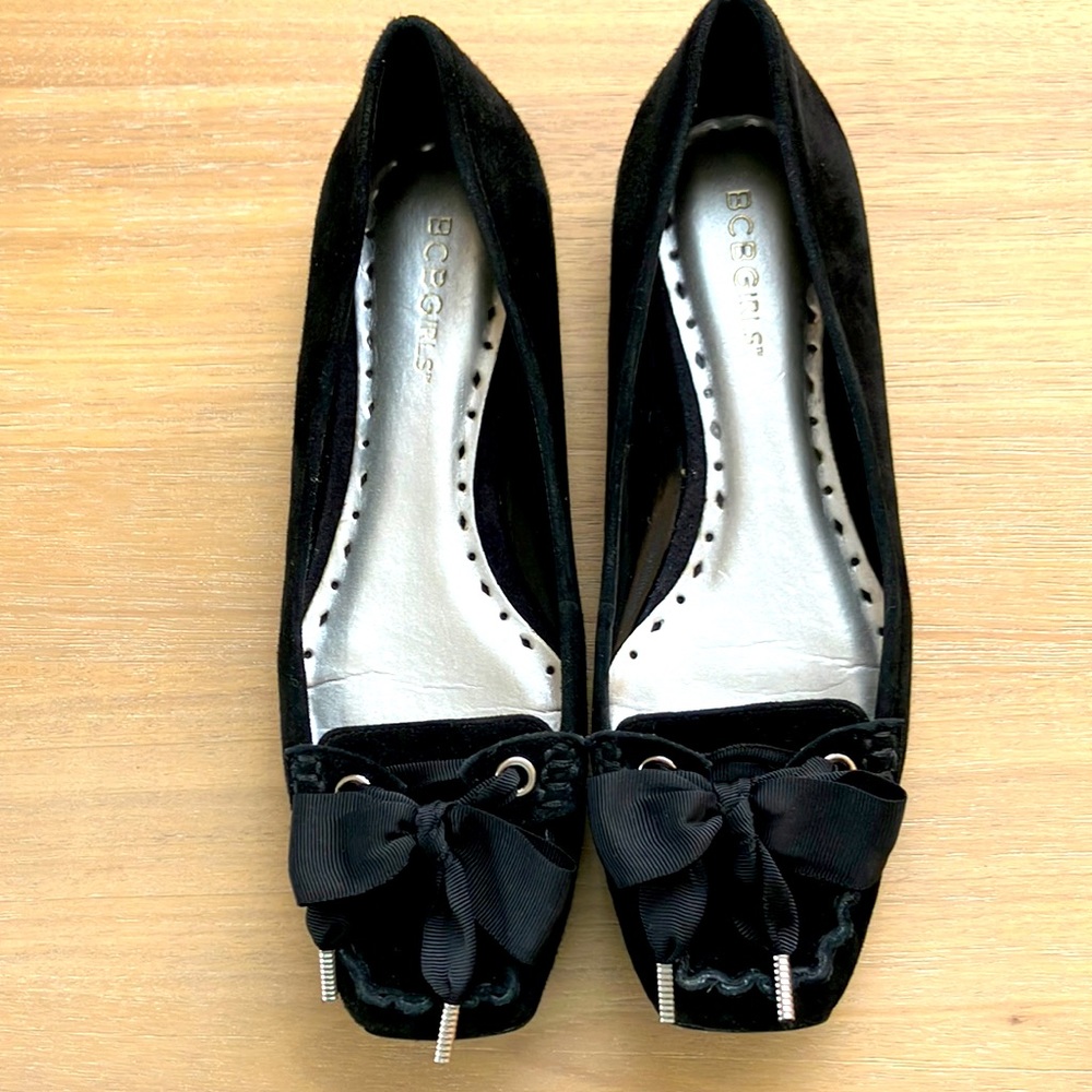 BCBG NWOT blk suede flats sz7 1/2 B